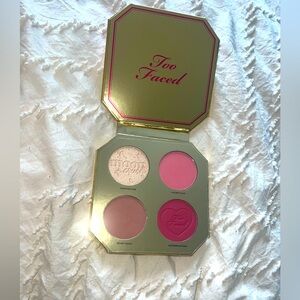 Too faced highlighter and blush set